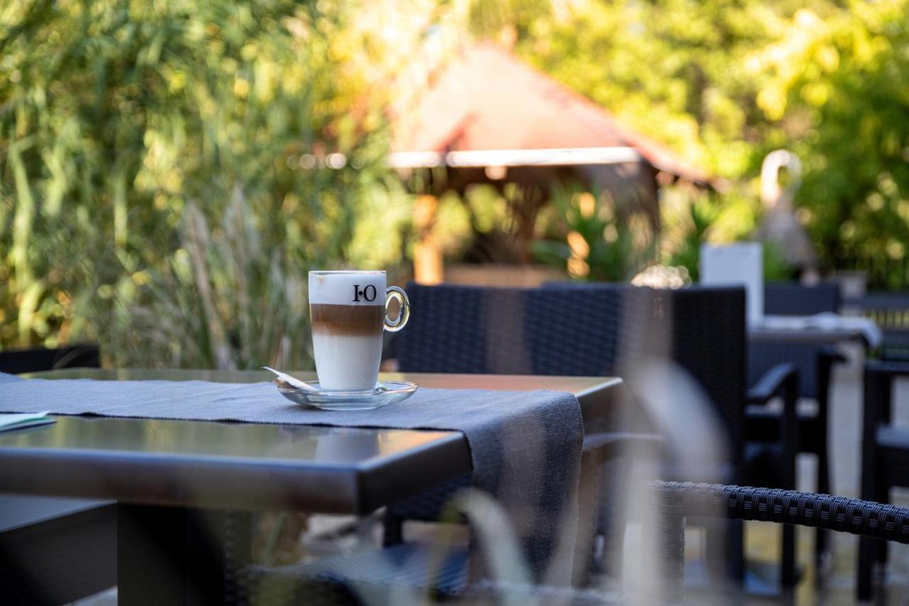 Atrium Agárd Tréning és Üdülőház Acomodação com café da manhã Gárdony Exterior foto